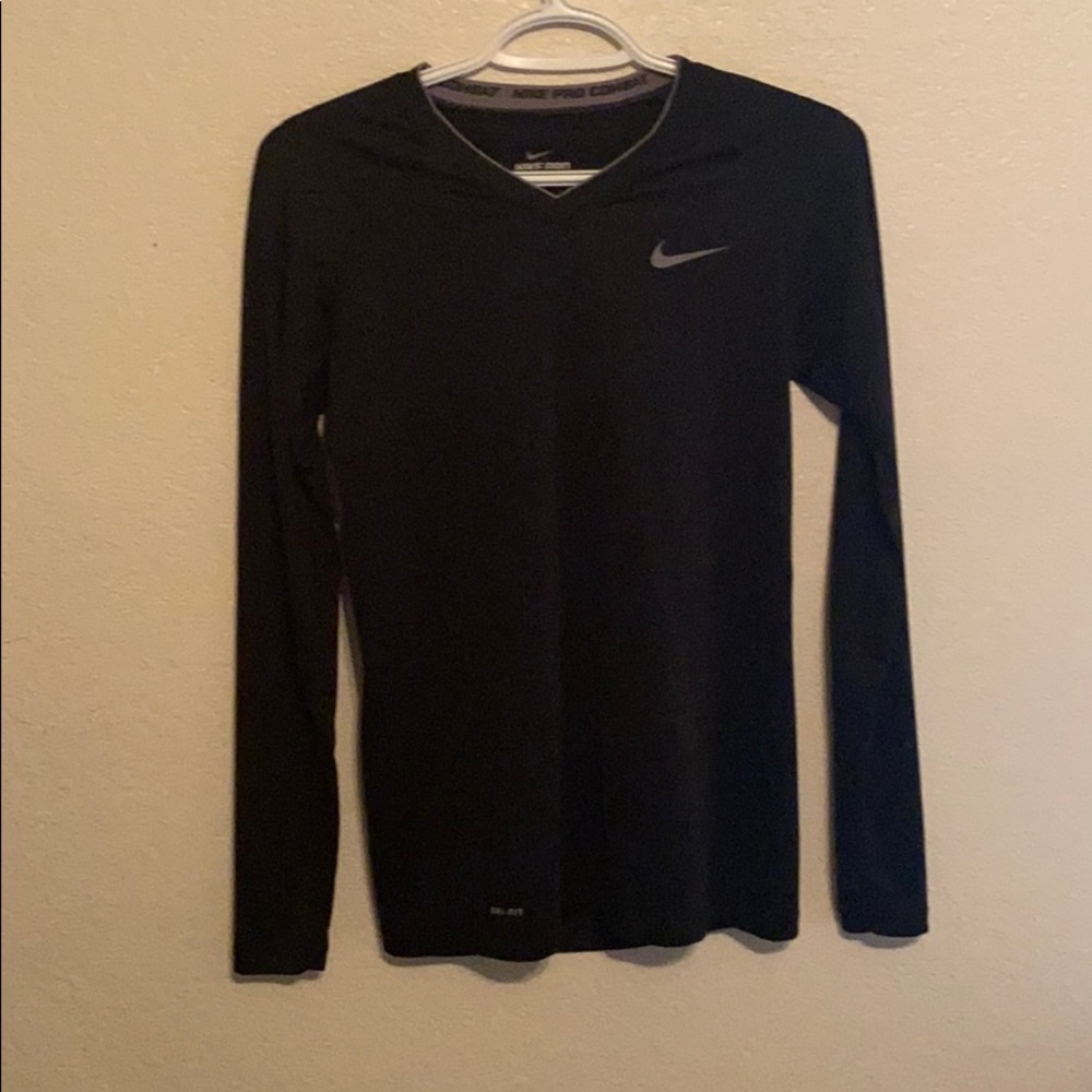 I’m selling a Nike pro dri-fit long sleeve.